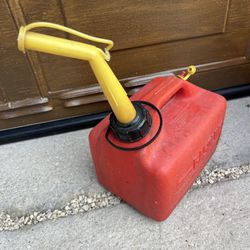 Sears Craftsman 1 1/4 gallon (1 gallon 4 oz) vented gas can