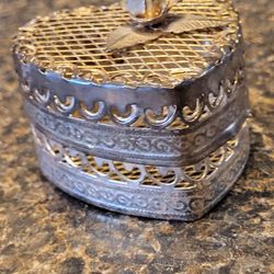 Silver mesh heart trinket box approx 2x2"
