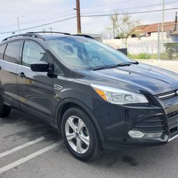 2013 FORD ESCAPE SE CLEAN TITLE 