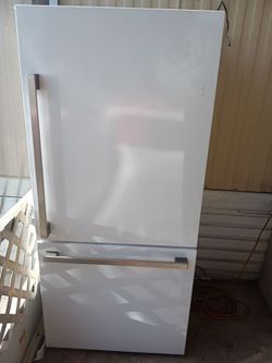 White Bottom Freezer Refrigerator