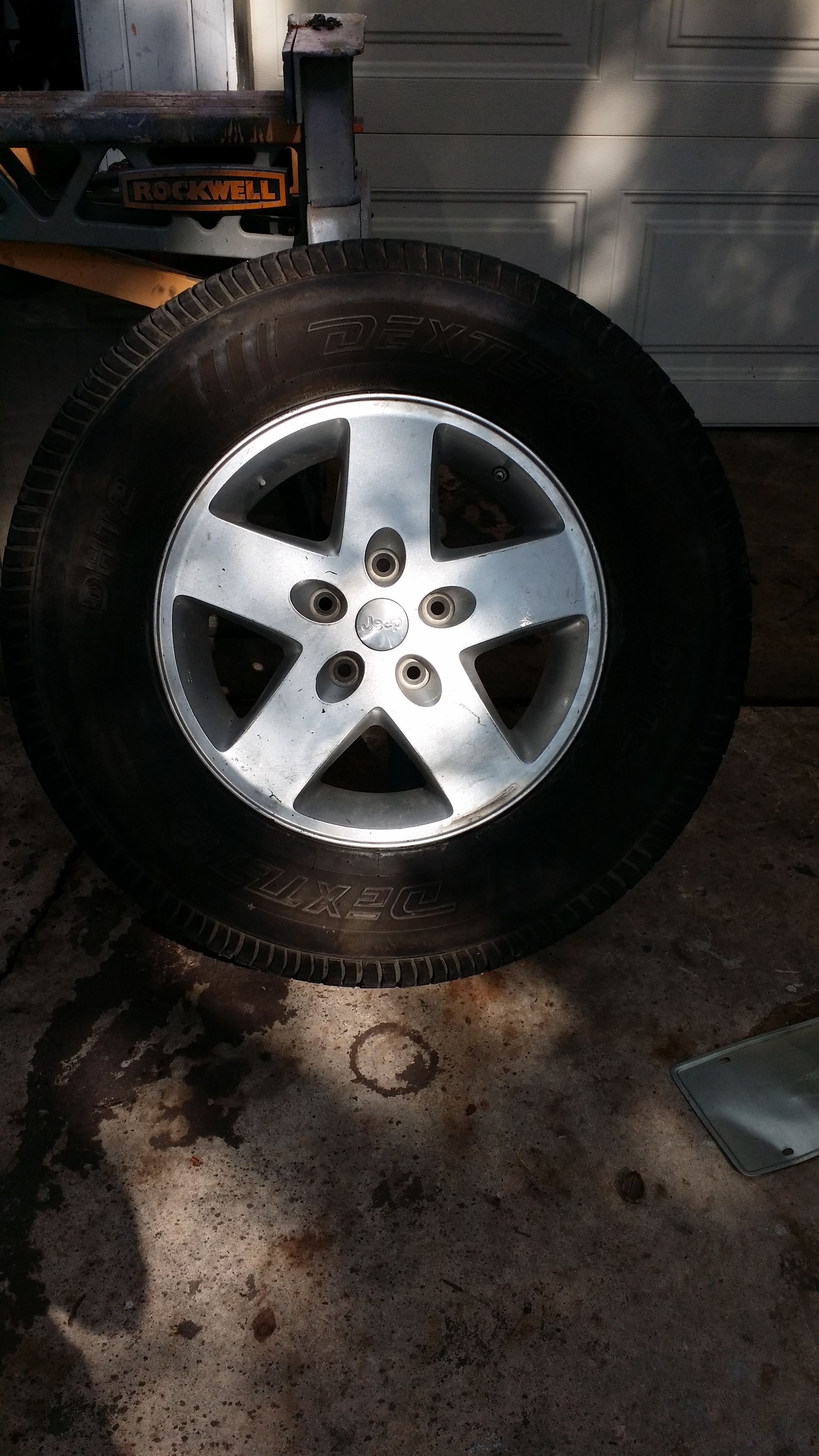 JEEP WHEEL Lt265 70 R17 only 1 left*****(BEST OFFER)***** North East SA TX 78233 Valencia neighborhood