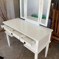 Free Desk With Mirror