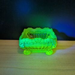 Antique Northwood Alaska Patterned Opalescent Uranium Glass Dish 