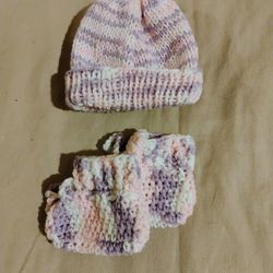 0-3 Months Crocheted Hat & Booties