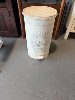 ( Small dent) Retro Outdoor Trash Can with Lid 17L/4.5 Gallon Waste Container with Pedal Garbage Poop Bin Kitchen Waste Bins Touchless Bathroom Garbag