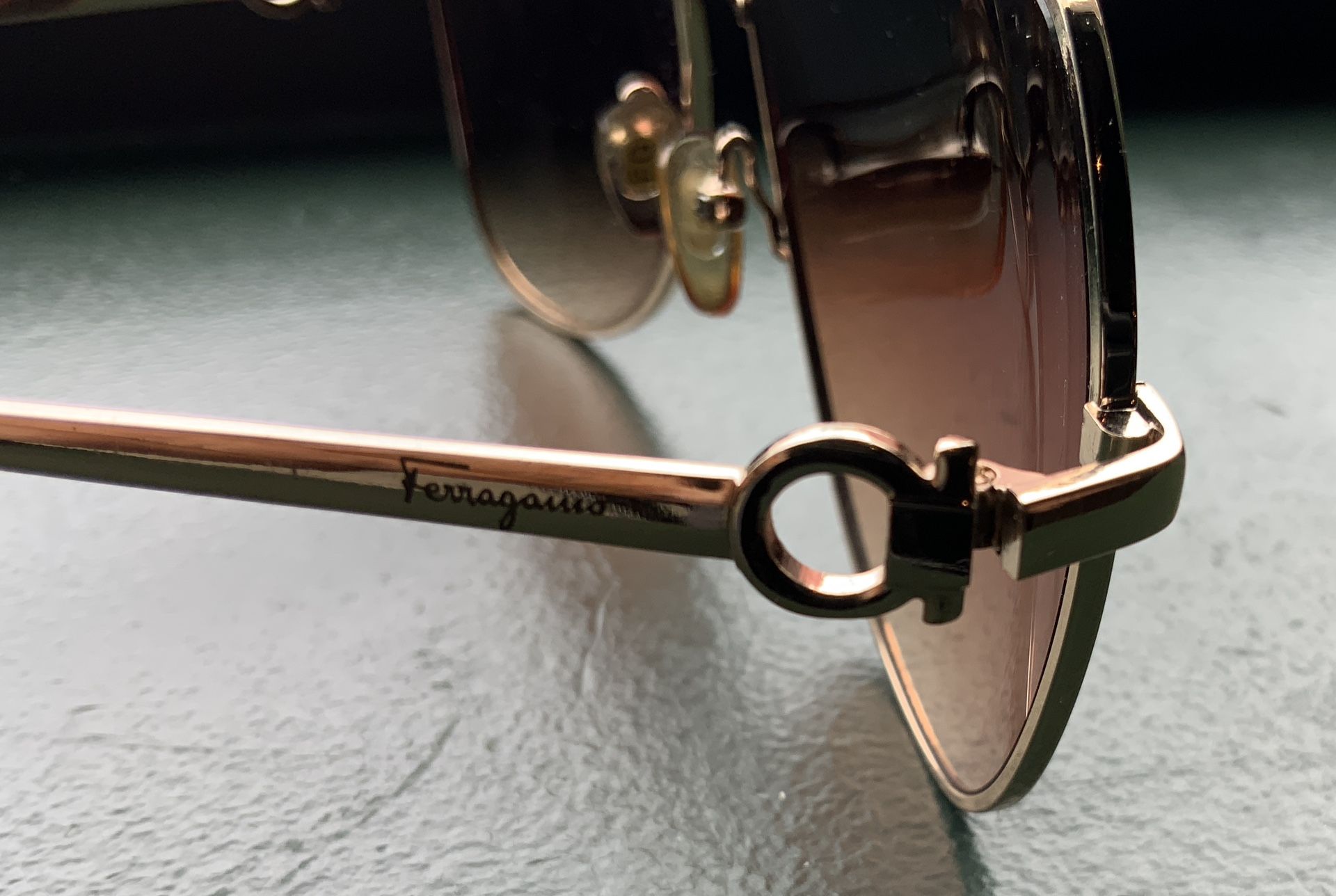 🕯️ Salvatore FERRAGAMO 🕶️ Sunglasses... Value $150... 🚚MOVING OUT OF STORAGE📦
