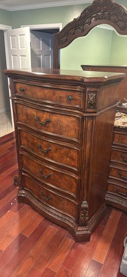Traditional/ Old World style Dresser!