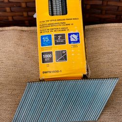 (1000-Pk) Dewalt Finish Nails Chisel Point Steel 22.5Â° 15 Ga 2" DWFN1532-1