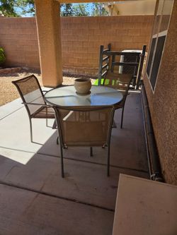 Patio table chairs set