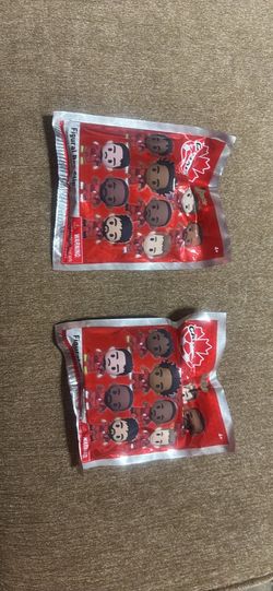 Canada figural bag clip blind bag