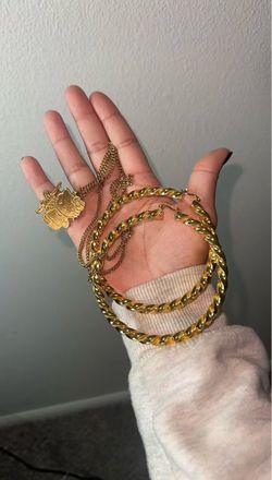 hello kitty and hoop earrings set
