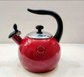 ღ 2-Quart Whistling Red Teakettle with Flip-Up Spout