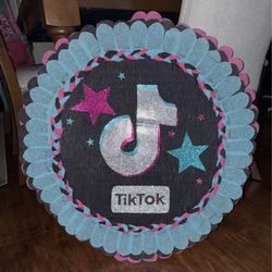Tik tok pinata