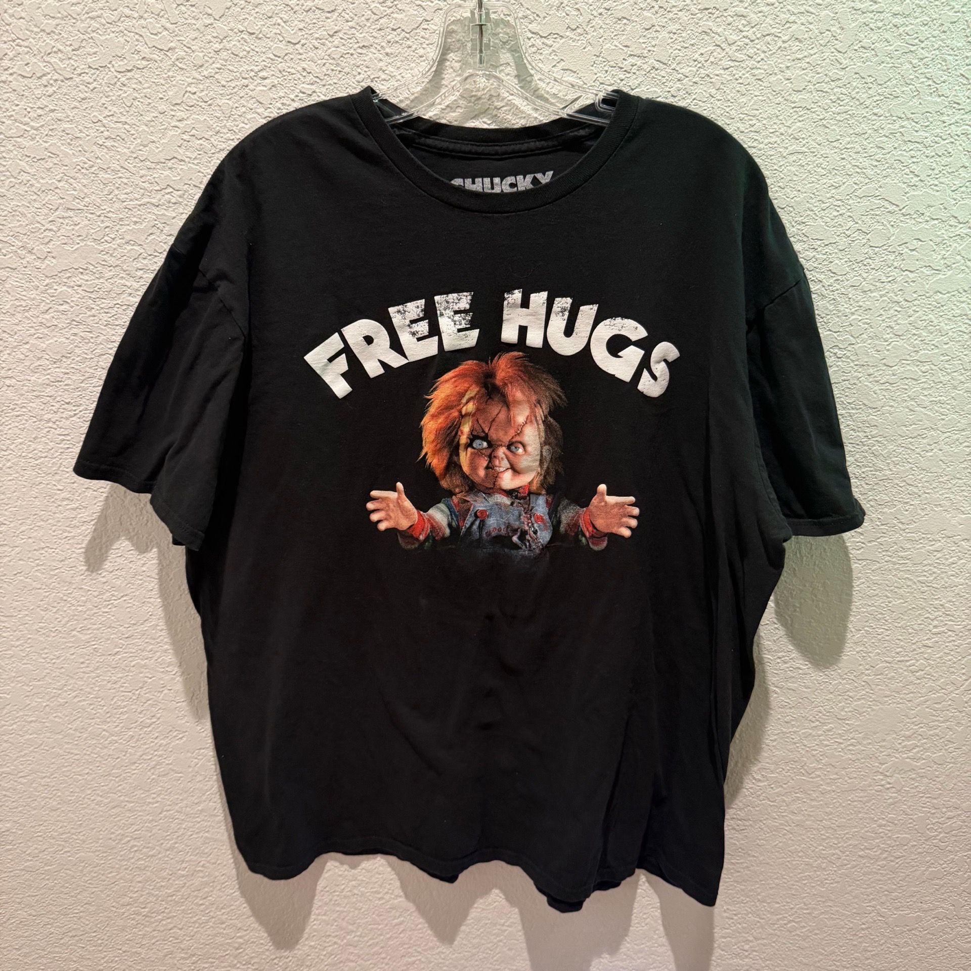 Chucky Free Hugs black cotton t-shirt #horror #chucky Size: Youth 2XL