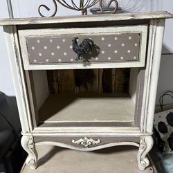 French Farmhouse End Table / Night Stand