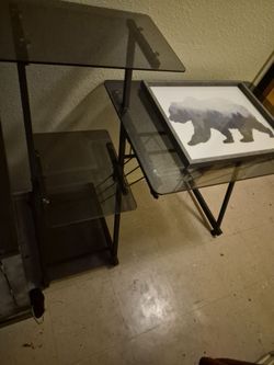 This table is fashionable but it's nice