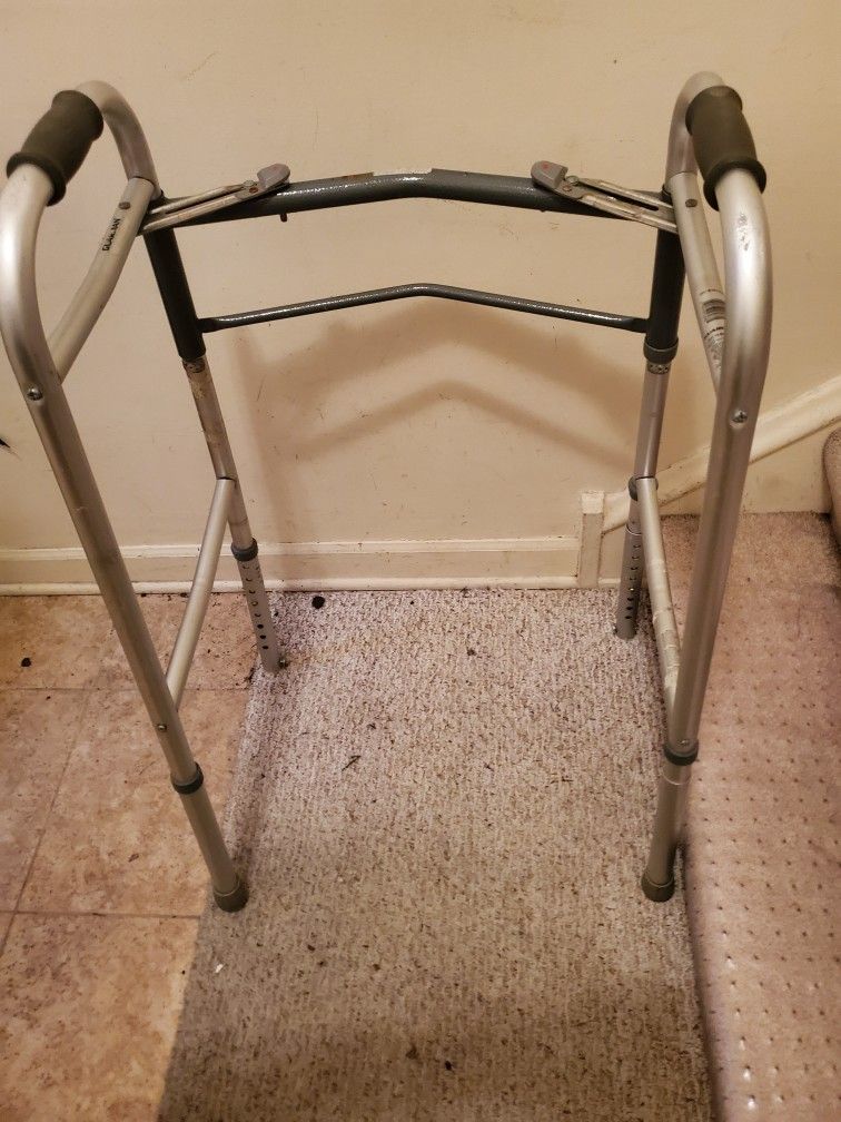 HANDICAP WALKER