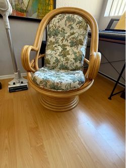 Bamboo antique swivel chair