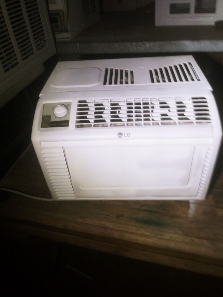 Air Conditioner window unit AC