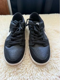 Tennis shoes size 9