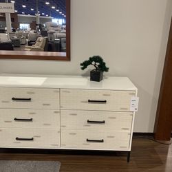 Living Spaces Modern White 6-Drawer Dresser