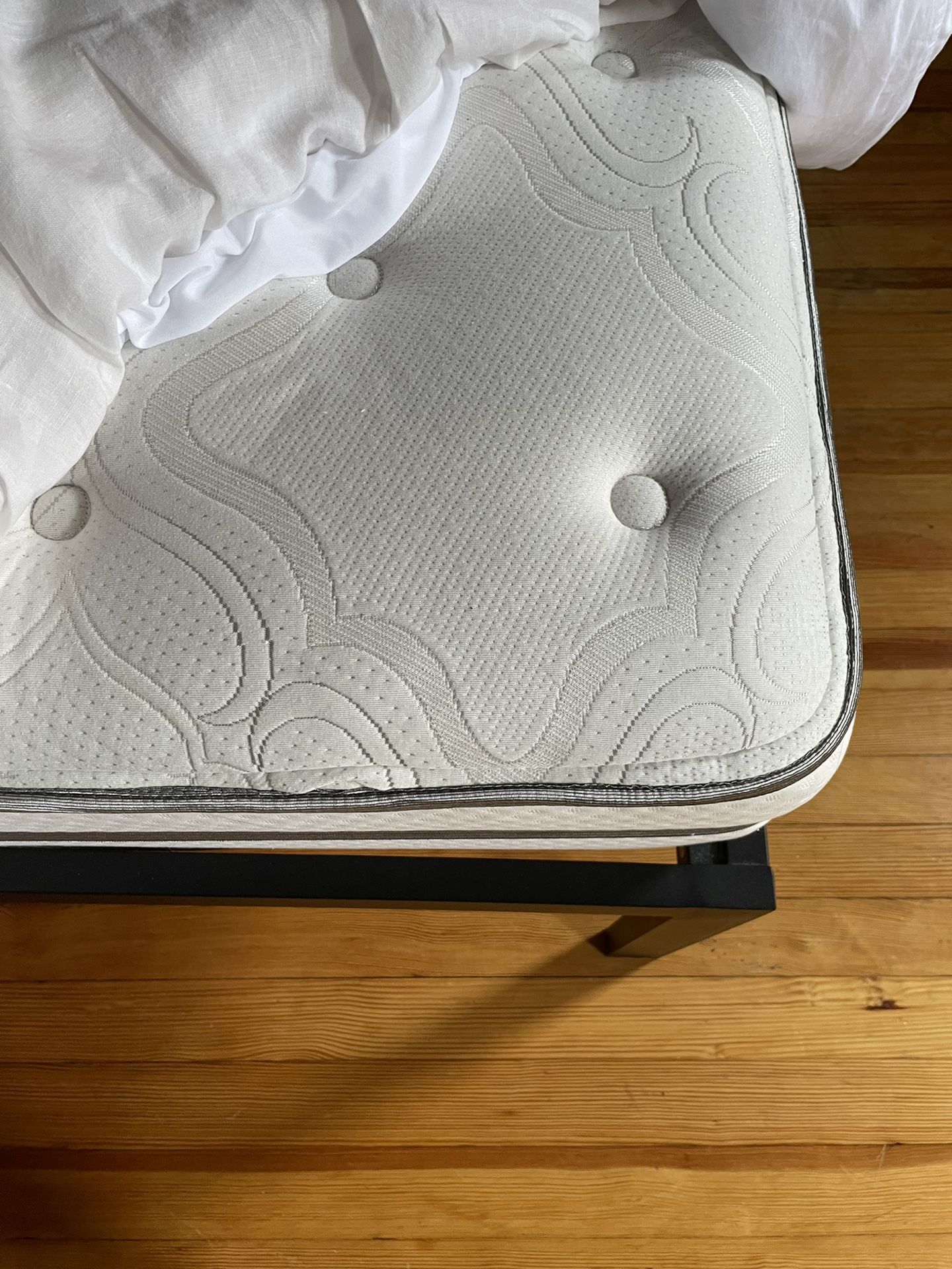 Beautyrest Full Mattress & Black Minimalist Bedframe Home & Garden