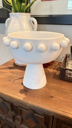 Tahari Home White Vase / Bowl With Dots