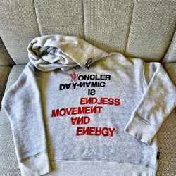 MONCLER SWEATER ( Very Rare) Cost $1000 Selling For $600 Size M Wears More Like A LARGE