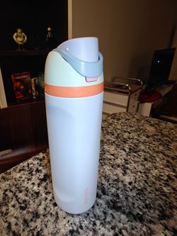 24 oz Owala Free Sip Water Bottle