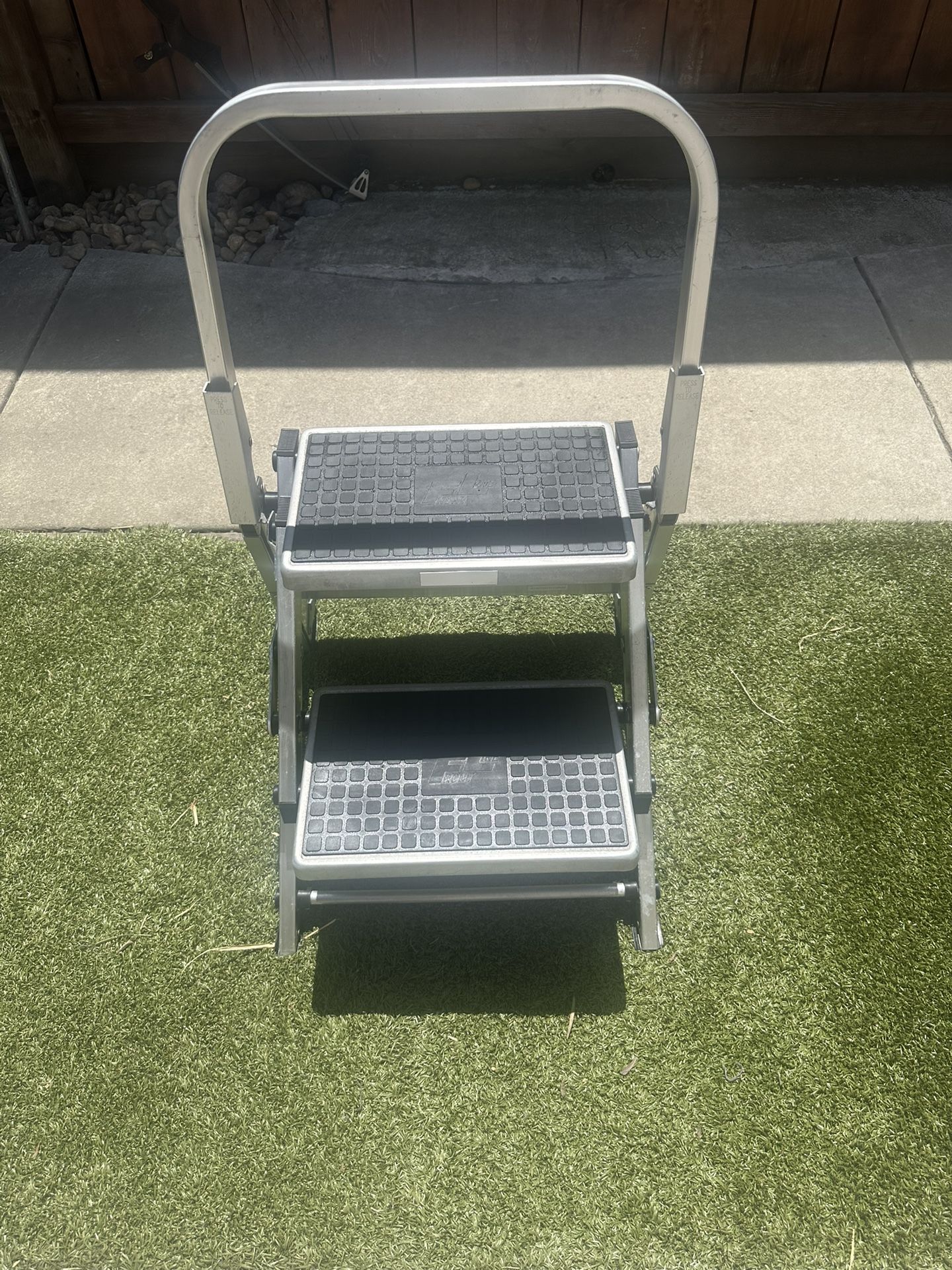 Front Line Step Ladder
