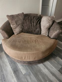 2 swivel chairs pretty good shape