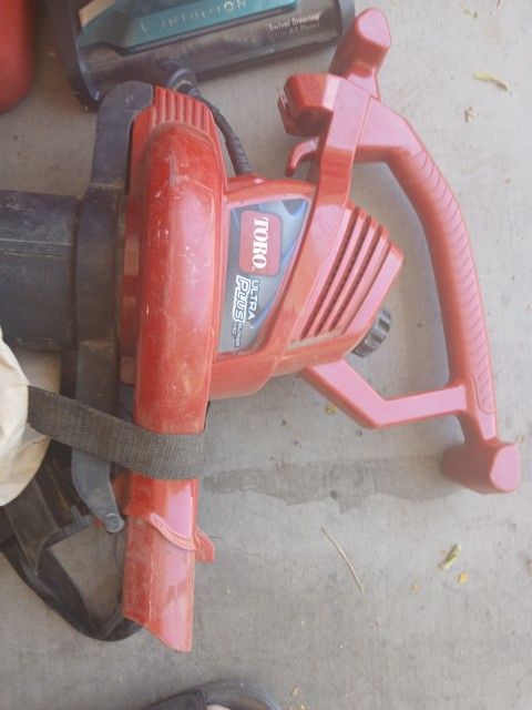 Toro Leaf Blower And Picks Up With Bag