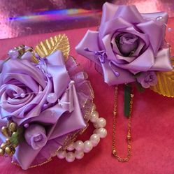 Handmade beautiful light purple wrist corsage and pin good condition good for prom $ 25.00