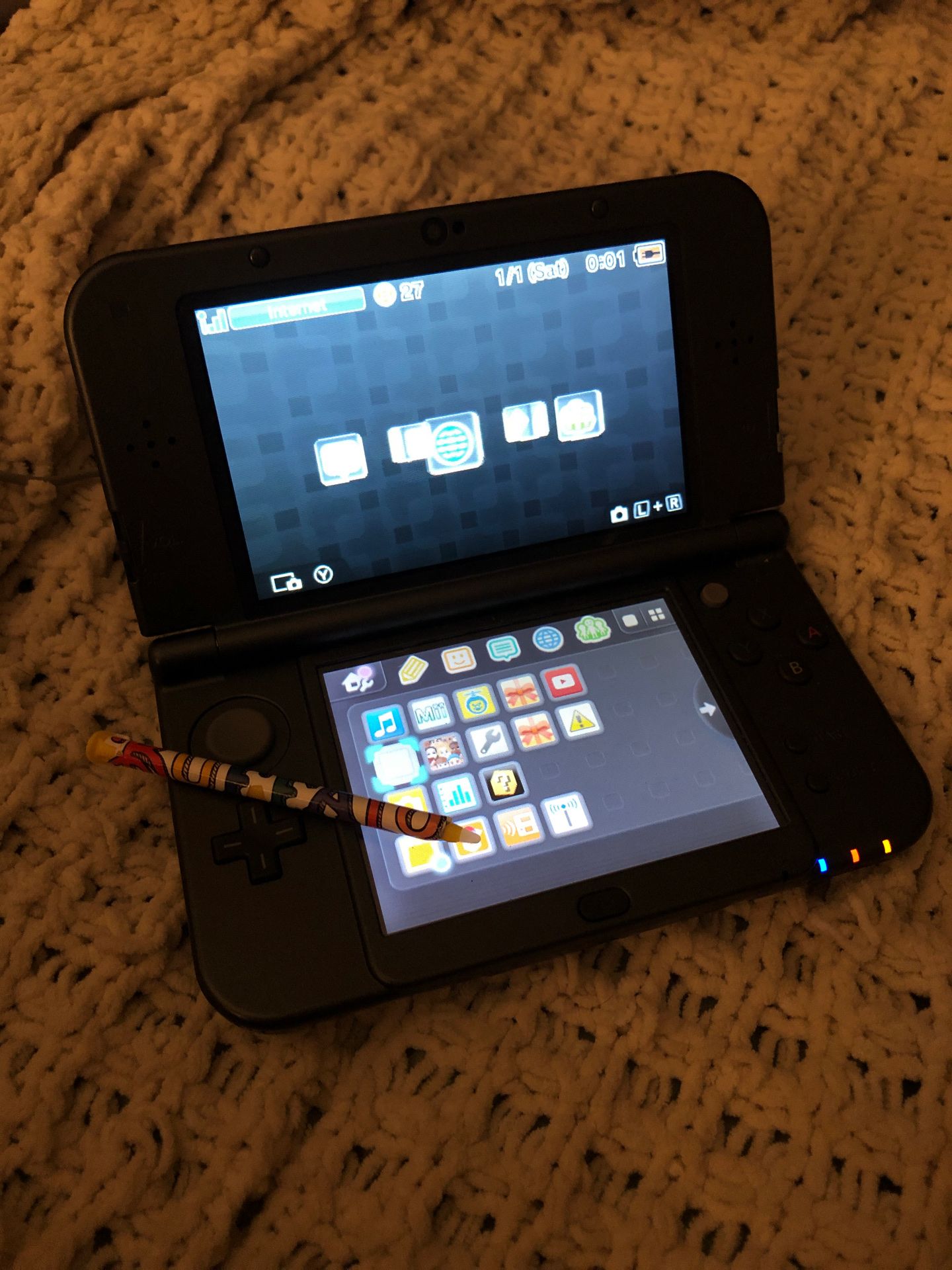 Nintendo 3ds XL (Charger, Case, Multiple games)