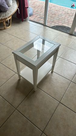 Miniature Table Stand - Auxiliary Extra Table For Couches And Nightstand