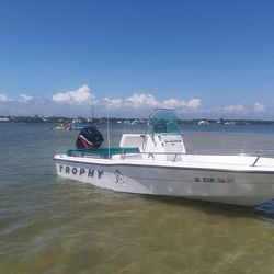 Trophy center console 1994 17ft with 2002 mercury 125 2 stroke