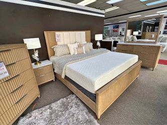Natural wood finish King & queen Bedframe