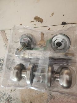 Door knobs set