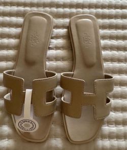 Nude Hermès Oran Sandals