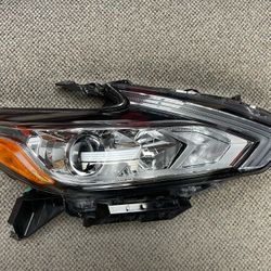 OEM Nissan Altima Headlight 