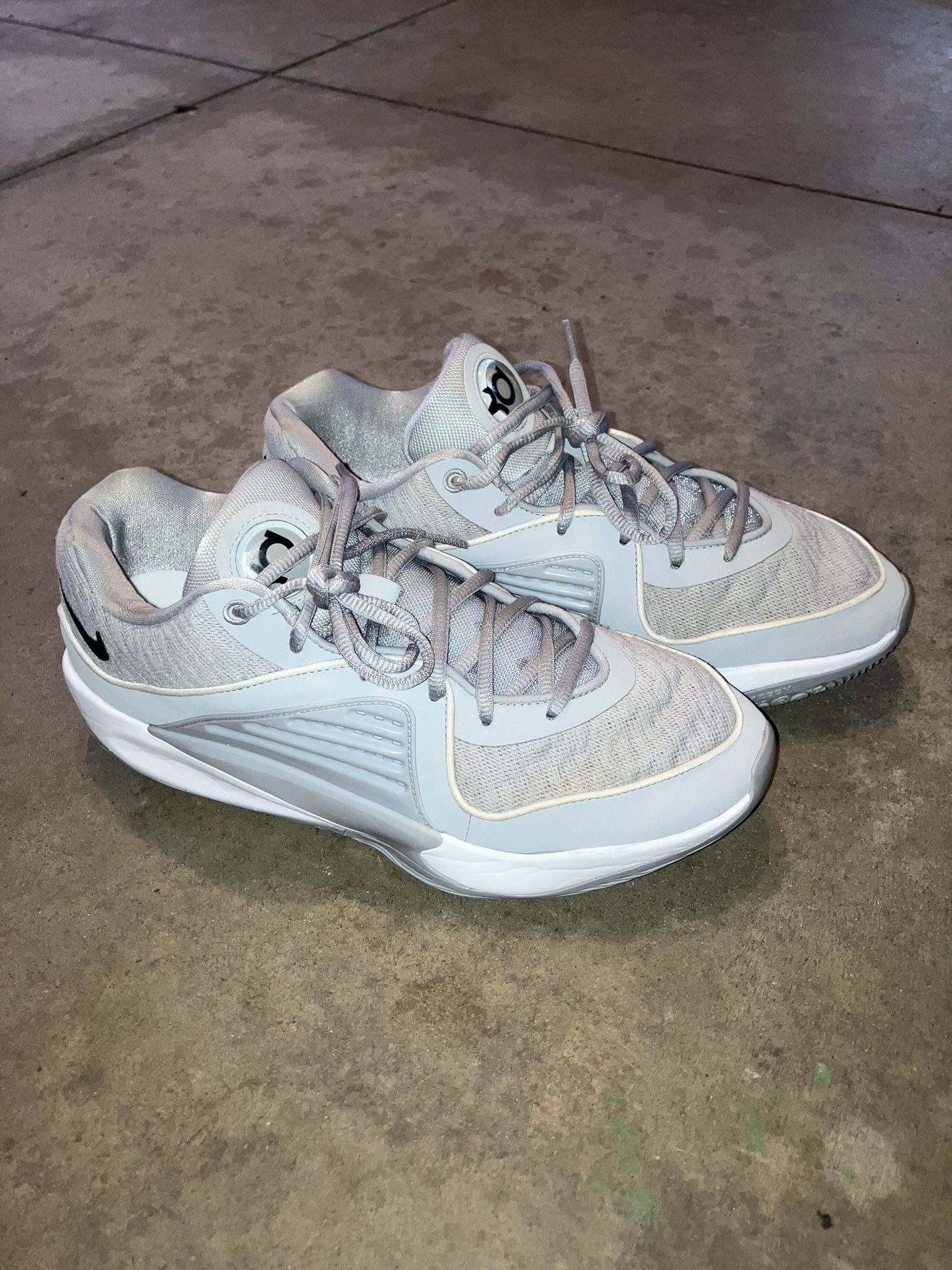 KD 16s “Cool Grey”