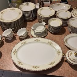 China set for sale 80+ pieces. Looking to sell in bulk for $350. It includes 12 plates, 12 bowls, 12 medium plates, 12 small plate, 12 x small plates,