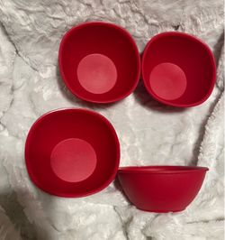 Platos Tupperware set(4)  $15