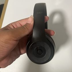 Beats headphones, solo 3