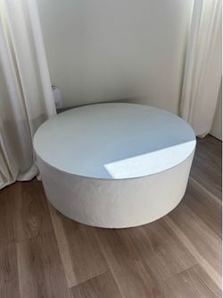 Threshold round coffee table
