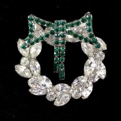 Sparkly Rhinestone Christmas Wreath Brooch Pin 