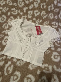 New With Tags Lace Button Up Blouse🎀