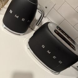 ✨ SMEG Matte Black Special Edition Set – Kettle + Toaster ✨