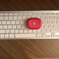 Anker Wireless Keyboard And Skull Candy Earbuds 