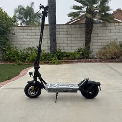 Long-lasting electric scooter